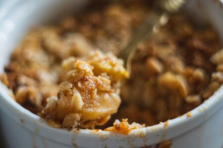 Овсяная каша с арахисовой пастой и бананами