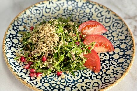 Салат с языком и руколой