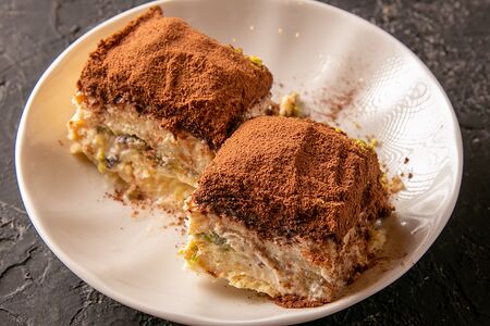 Баклава с фисташками и молочным шоколадом