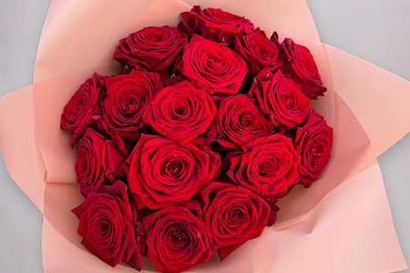 Букет из 17 роз Алые мотивы