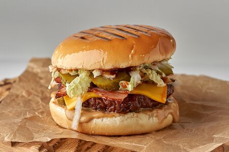 Гамбургер с беконом 