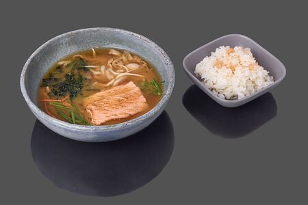 Суп с опаленным лососем