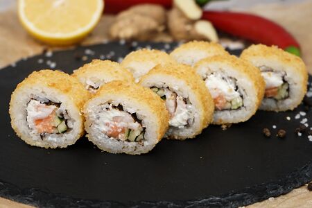 Кранч с креветкой и мидиями терияки