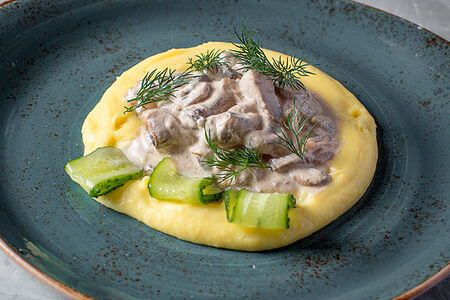 Бефстроганов с телятиной