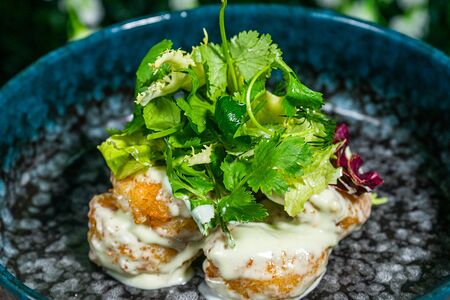 Креветки в темпуре с соусом васаби