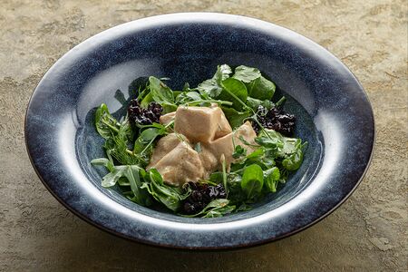 Треска в сливочном Унаги со свежими листьями