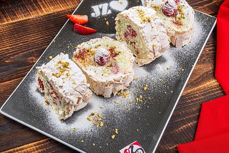 Меренговый рулет