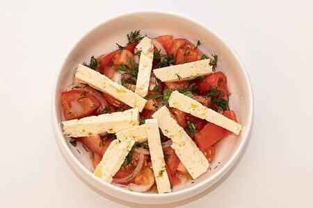 Салат с чанахом и томатами