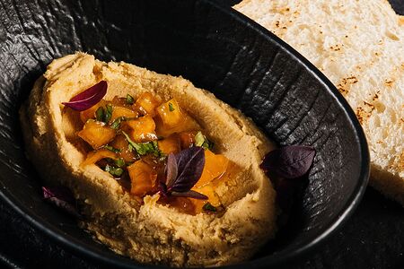 Паштет из утки с пряной вишней и красным базиликом