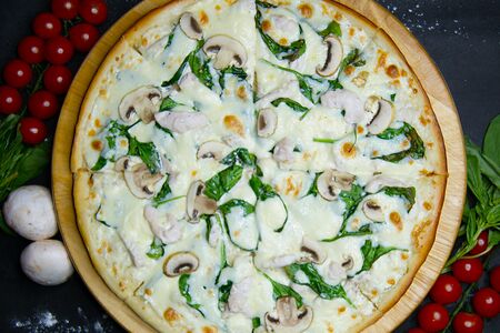 Пицца куриная со шпинатом