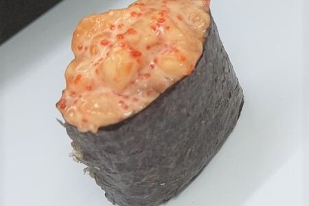 Гункан Лосось спайси