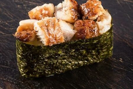 Спайси суши с угрем