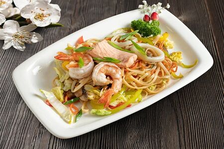 Удон с морепродуктами