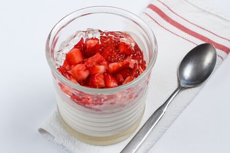 Панакота с клубникой