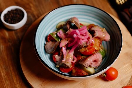 Салат с ростбифом