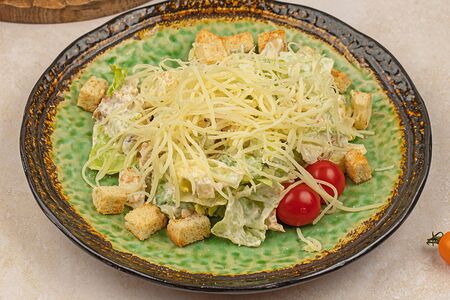 Салат Цезарь с курицей