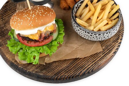 Бургер с курицей и картошкой фри