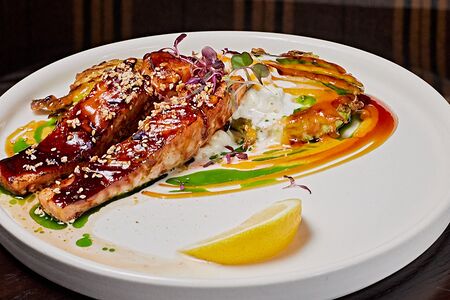 Филе форели с драниками из цукини и страчателлой