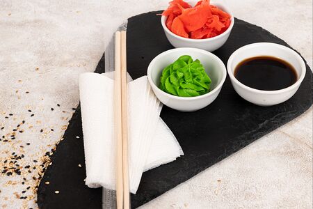 Дополнительный набор приборов к роллам  