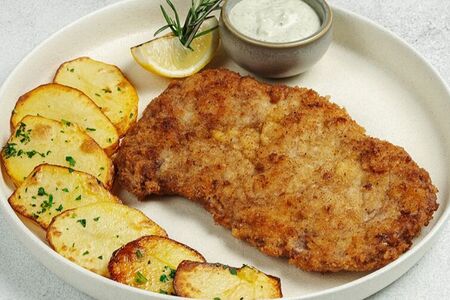 Свиная отбивная с запечённым картофелем