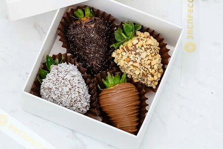 Бокс с клубникой в шоколаде Бомбон