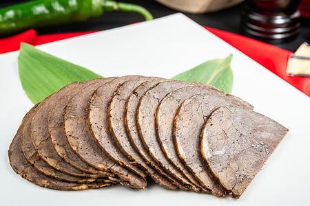 Говядина с соусом