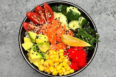 Поке-боул с лососем