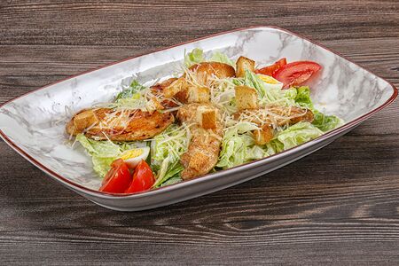 Салат Цезарь с курицей