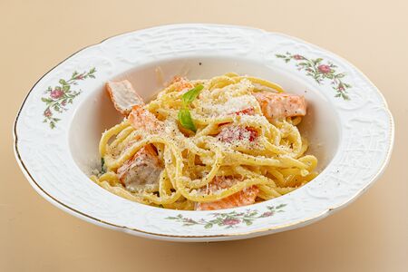 Паста с лососем и шпинатом