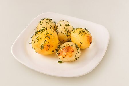 Обжаренный картофель с зеленью 