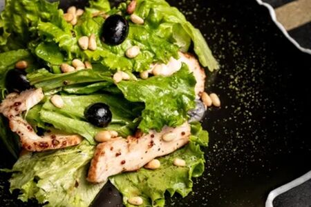 Салат с подопечным цыпленком Говорливая цыпа