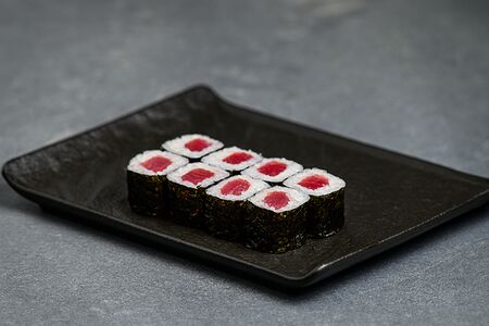 Хосомаки с тунцом