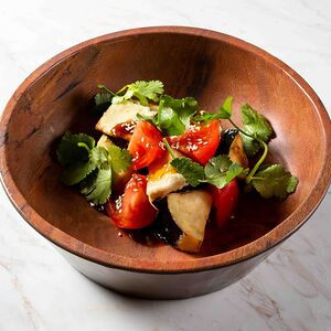 Салат с хрустящим баклажаном и томатами