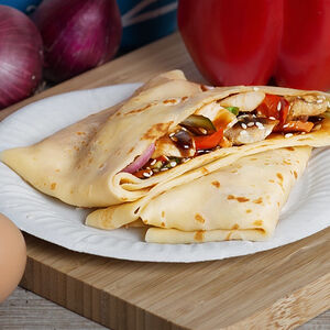 Блин с куриной грудкой и соусом терияки