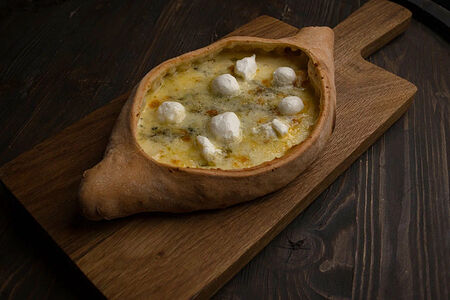 Хачапури по-аджарски Четыре сыра