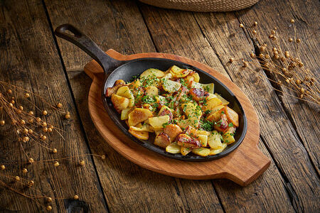 Картофель жареный с белыми грибами