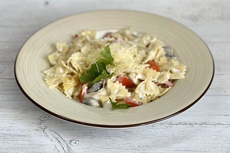 Паста с куриной грудкой и грибами