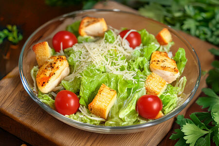 Салат Цезарь с курицей