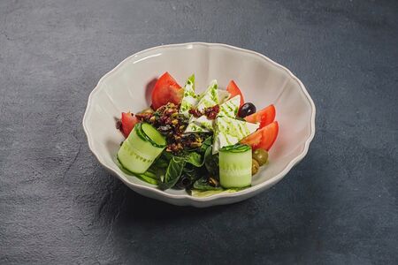 Салат с томатами и фетой