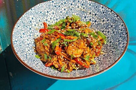 Рис Маканан с морепродуктами в остром кокосовом соусе