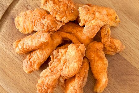 Оригинальные куриные стрипсы в панировке