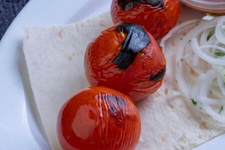 Помидор на мангале