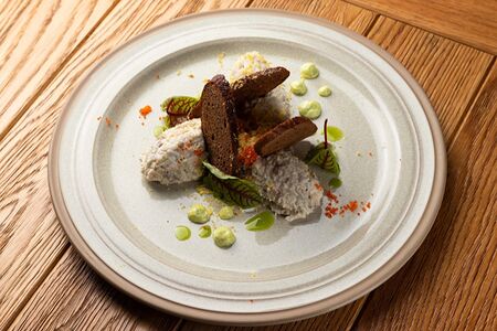 Форшмак из олюторской сельди с бородинскими гренками