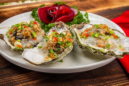 Устрицы в чесночном соусе