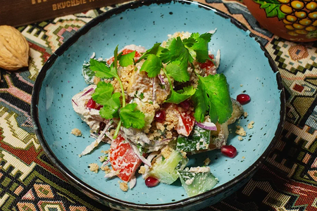 Салат по-грузински с ореховым соусом