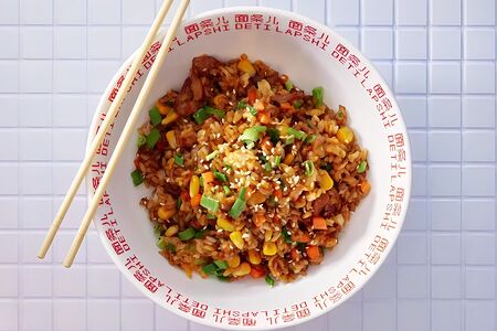 Китайский жареный рис с курицей