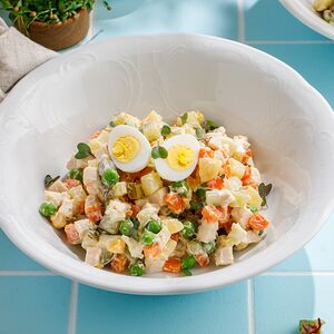 Салат Оливье с цыпленком