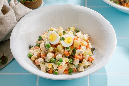 Салат Оливье с цыпленком