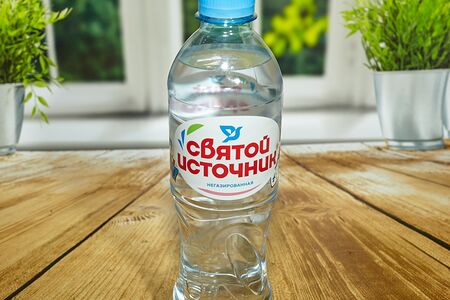 Вода Святой источник негазированная