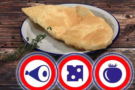 Чебурек с ветчиной, сыром и помидором